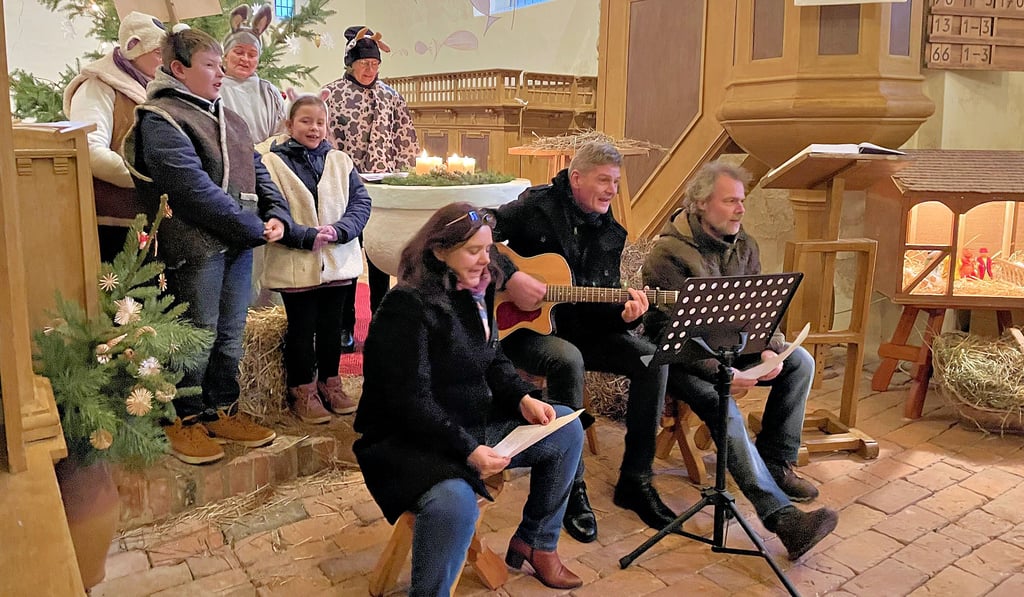 Mit Musik wurde das Krippenspiel in Neuenklitsche begleitet.