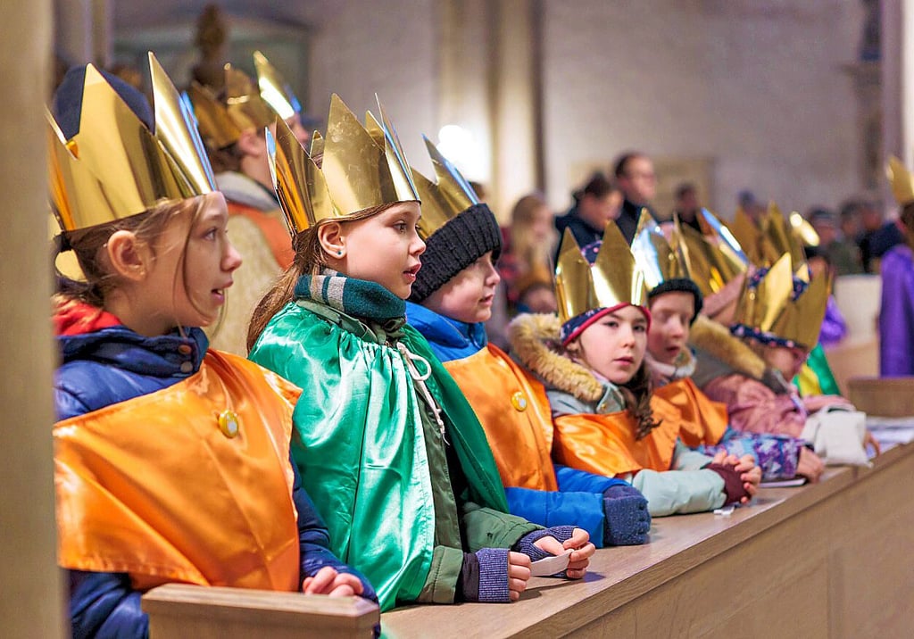 21 kleine Könige gestalten am Samstag den Gottesdienst im Zeitzer Dom mit. Danach werden die Sternsinger ausgesendet.