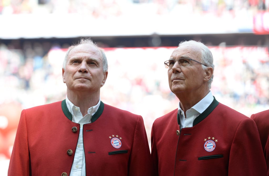 Uli Hoeneß (l) und der FC Bayern würdigen Franz Beckenbauer als die „größte Persönlichkeit“ in der Geschichte des Vereins.