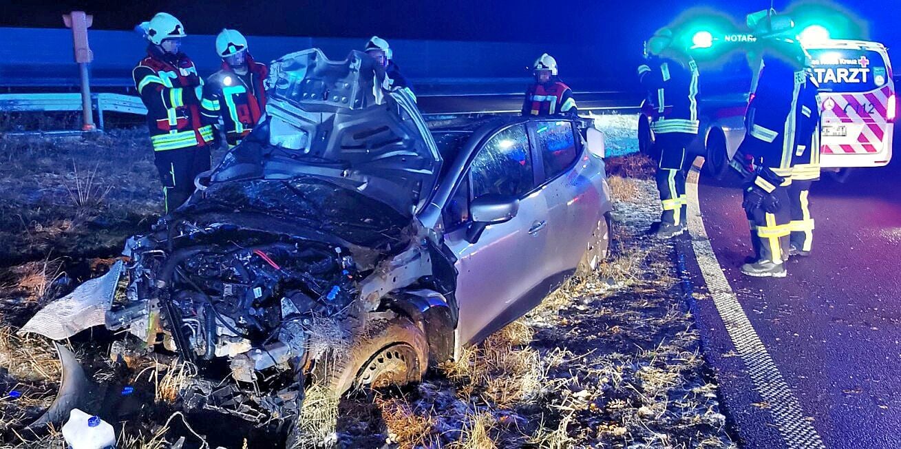 Unfall An A2-Abfahrt: Auto überschlägt Sich Bei Uhrsleben - Autobahn ...