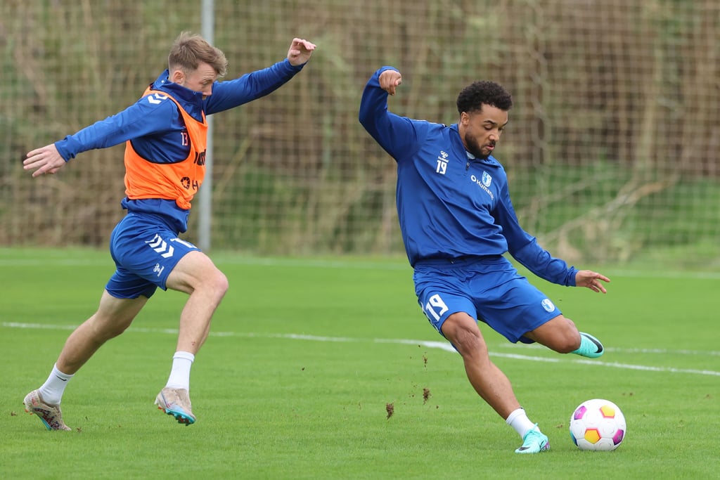 Bell Bell am Montag im Training mit Connor Krempicki.