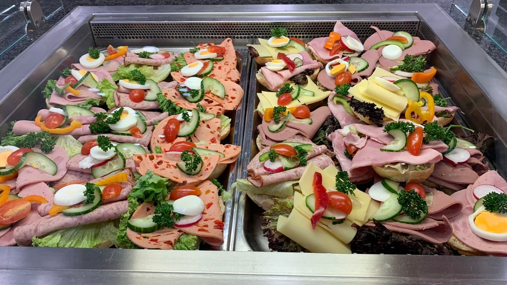 Das Gerücht, dass Spenden in Form von Lebensmitteln durch  die Hygieneinspektion verboten worden seien, macht die Runde.