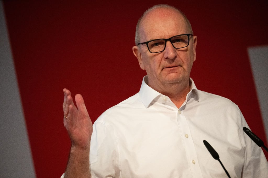 Dietmar Woidke (SPD), Ministerpräsident von Brandenburg, spricht während eines Landesparteitags der SPD Brandenburg.