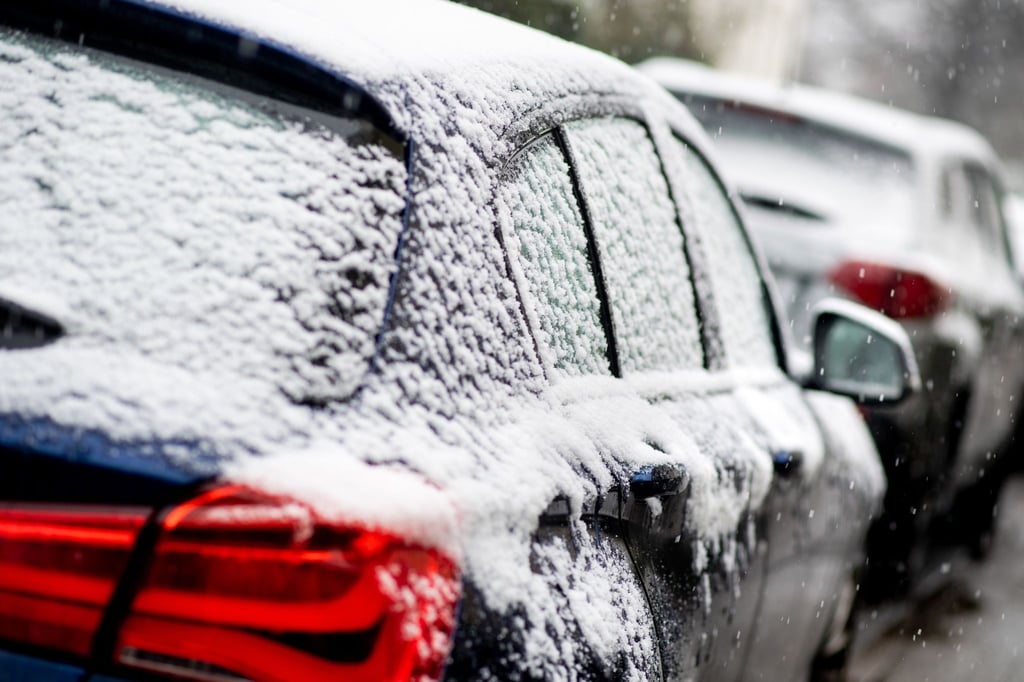 Tipp für Eiseskälte: Zugefrorene Autotür: Bloß nicht wie verrückt
