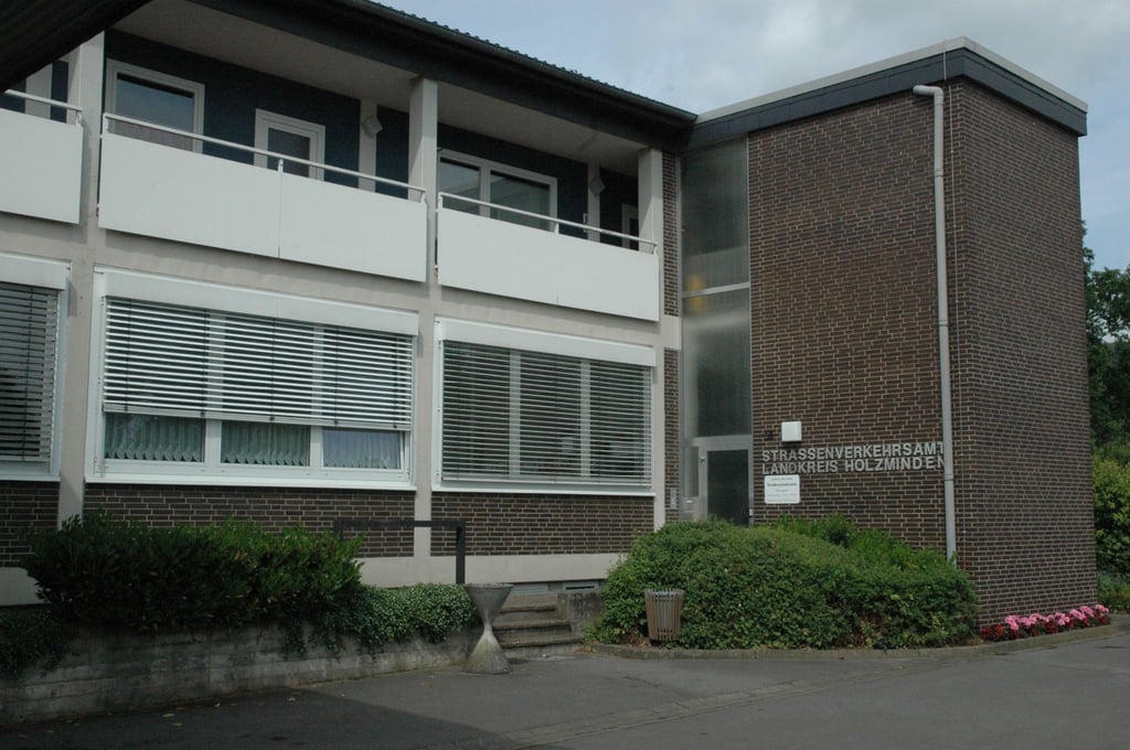 Der Eingang zum Straßenverkehrsamt des Landkreises Holzminden.