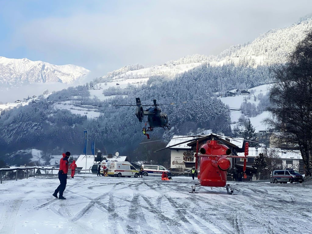 Einsatzkräfte beim Rettungseinsatz im österreichischen Ötz.