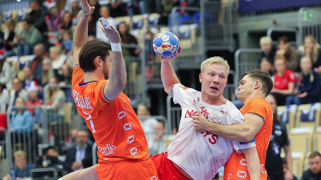 Magnus Saugstrup (am Ball) ist einer von zwei SCM-Profis im dänischen EM-Kader.