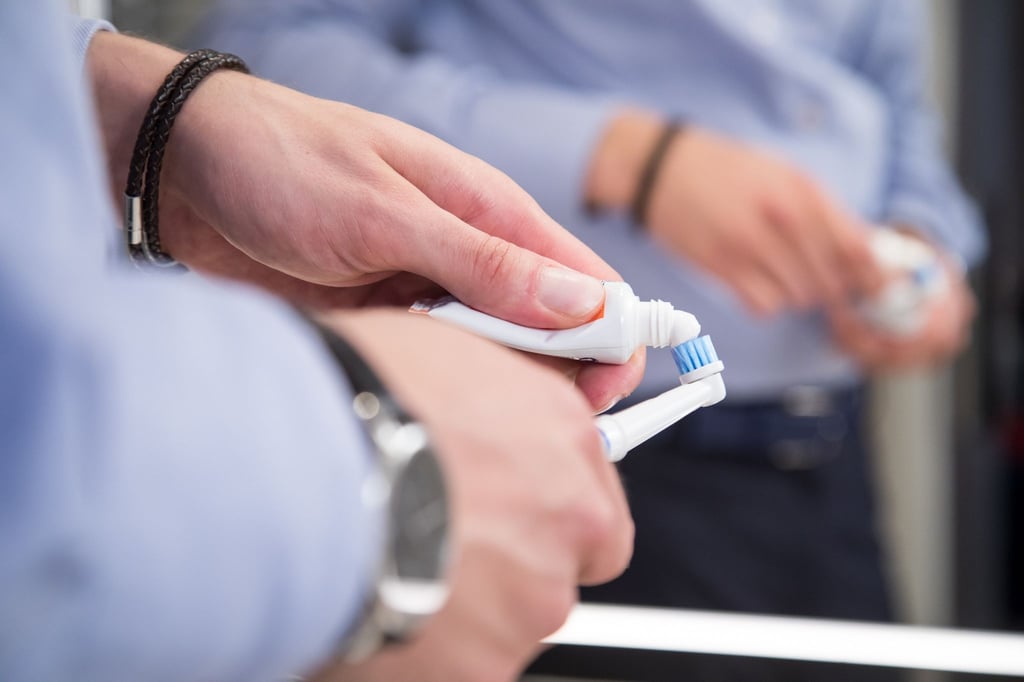 Wer eine elektrische Zahnbürste aus der Drogerie nutzt, muss auf Extras verzichten. Zum Beispiel auf Apps, mit denen sich das Zahnputzverhalten analysieren lässt.