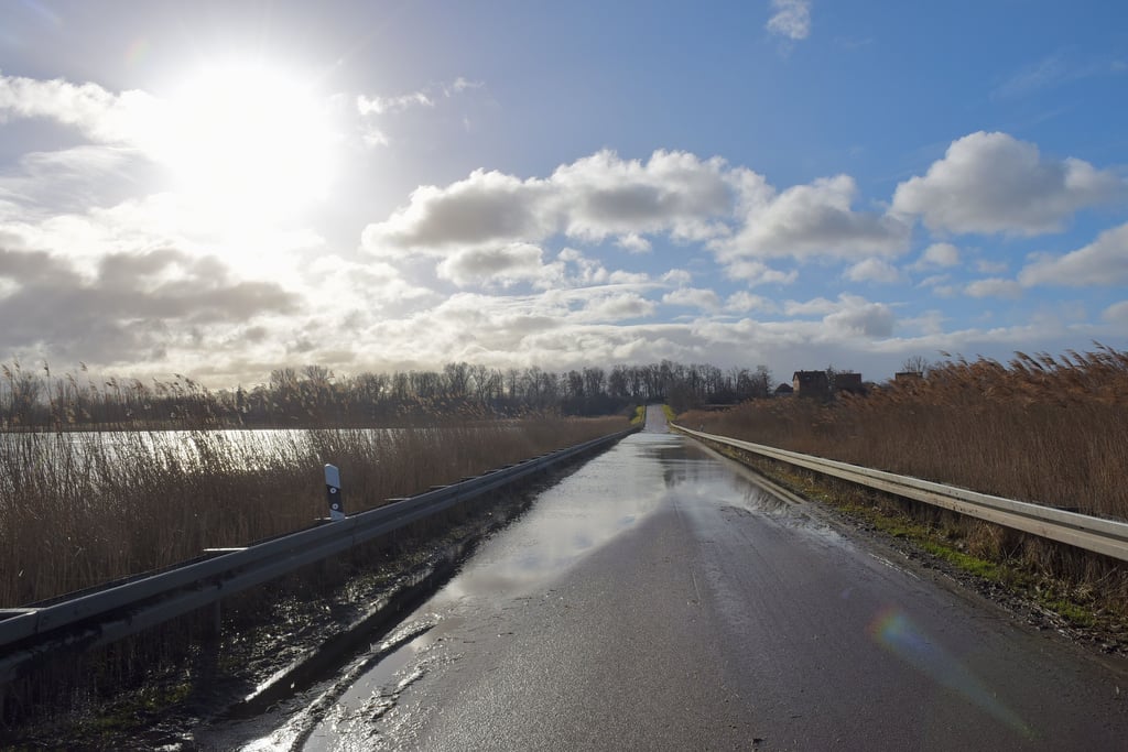 Die Landesstraße zwischen Aseleben und Röblingen ist häufig überflutet.