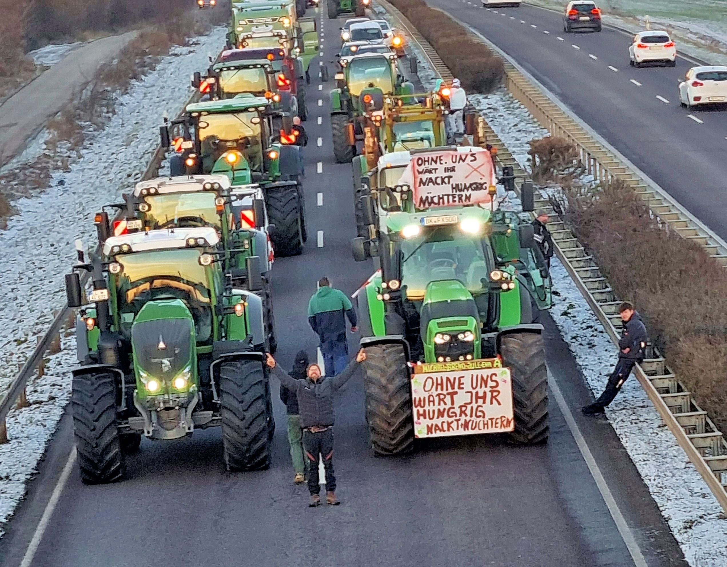 Protestwoche: Bauern Der Region Blockieren Autobahnauffahrten