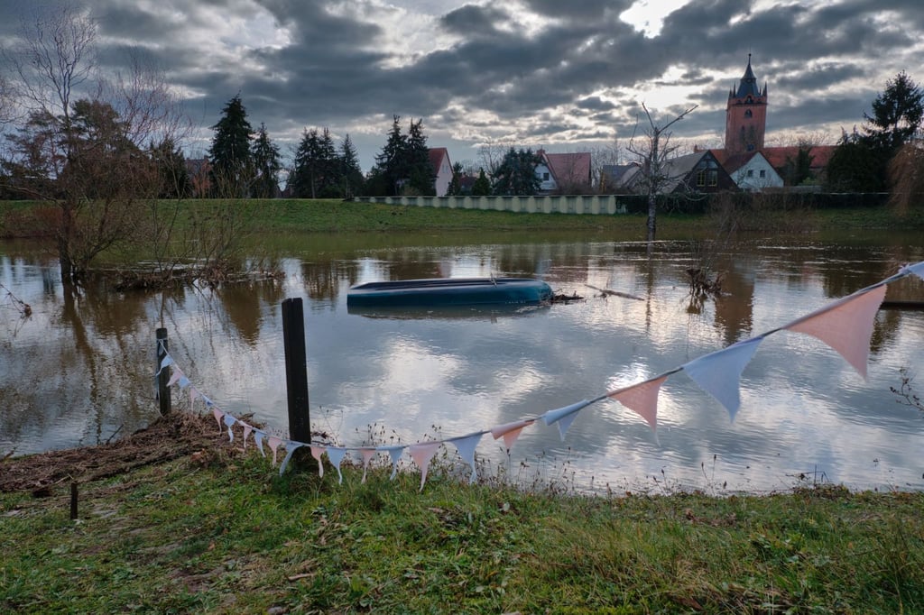 Das Hochwasser bei Mildensee geht zurück.