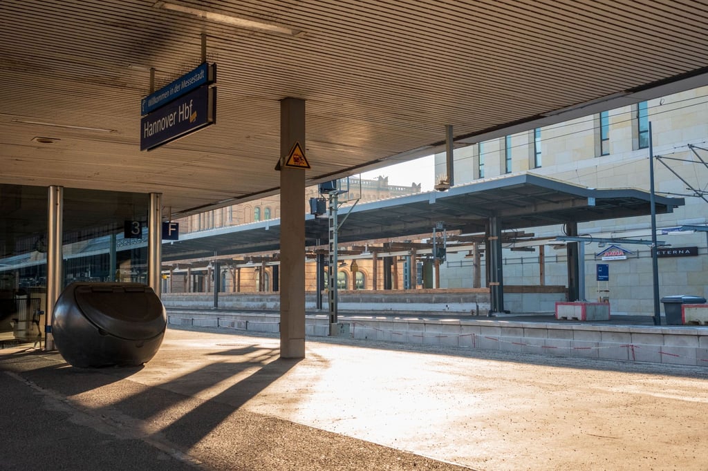 Menschenleer ist der Bahnsteig am Hauptbahnhof.