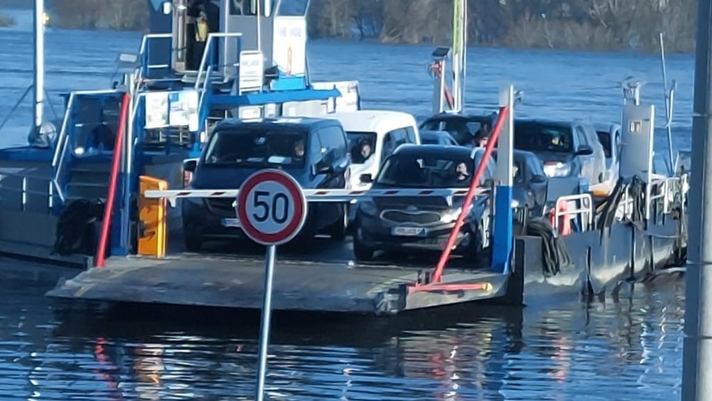 Die Elbfähre Sandau ist in der Zeit der Bauernproteste im Norden von Sachsen-Anhalt die einzige verlässliche Möglichkeit, die Elbe zu überqueren.