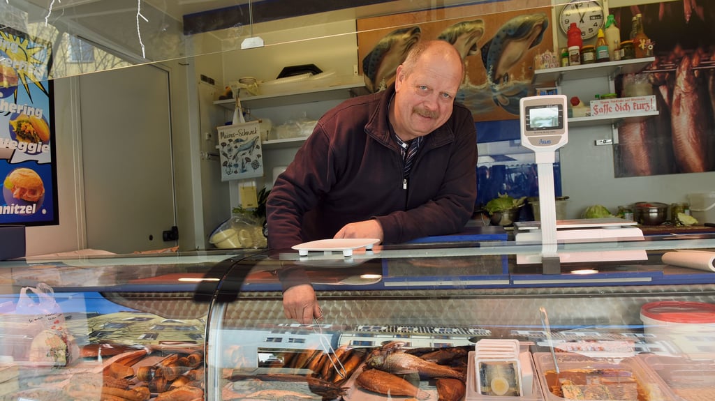 Archivbild - Hagen Hepach aus Walbeck in seinem Fischmobil.
