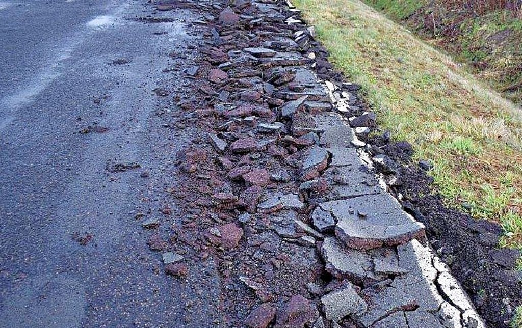 An der Straße zwischen Kleinmangelsdorf und Melkow haben Unbekannte erheblichen Schäden verursacht.