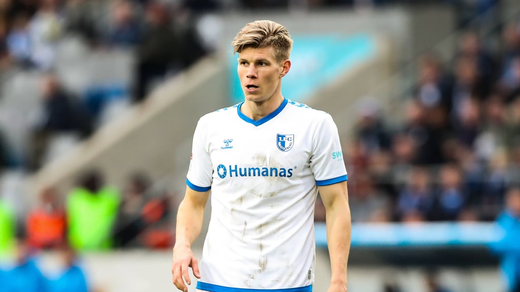 Entwarnung bei Luca Schuler: Der Stürmer vom 1. FC Magdeburg reiste frühzeitig verletzt aus dem Trainingslager ab, kann aber wohl bald wieder spielen. 