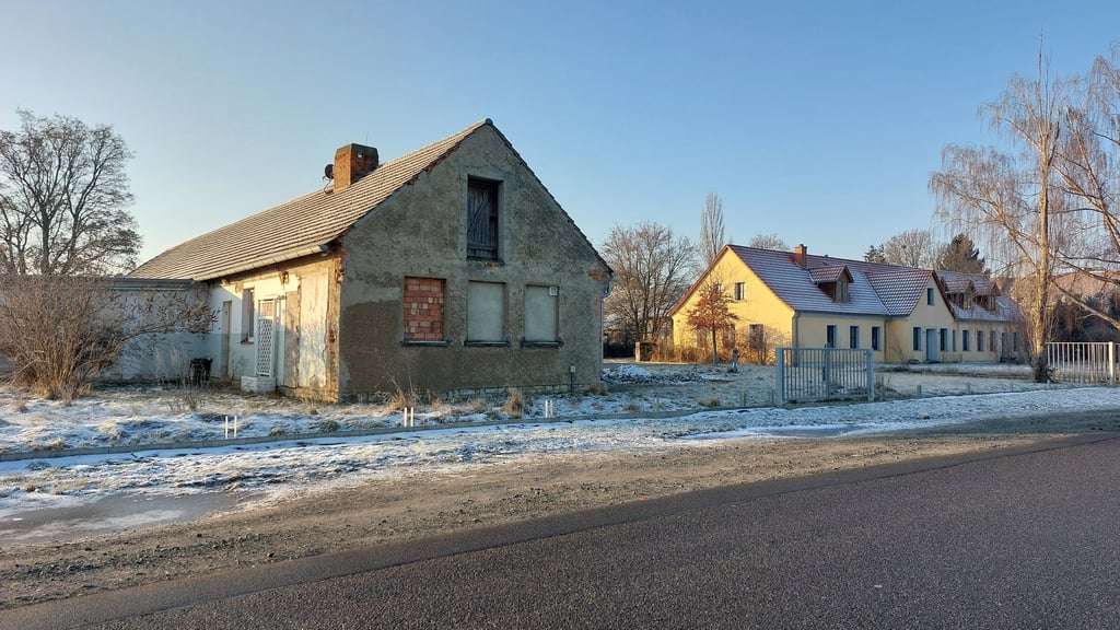 Auf dem Gelände der ehemaligen landwirtschaftlichen Besamungsstation in der Walter-Rathenau-Straße in Halberstadt soll Platz für neue Einfamilienhäuser entstehen.