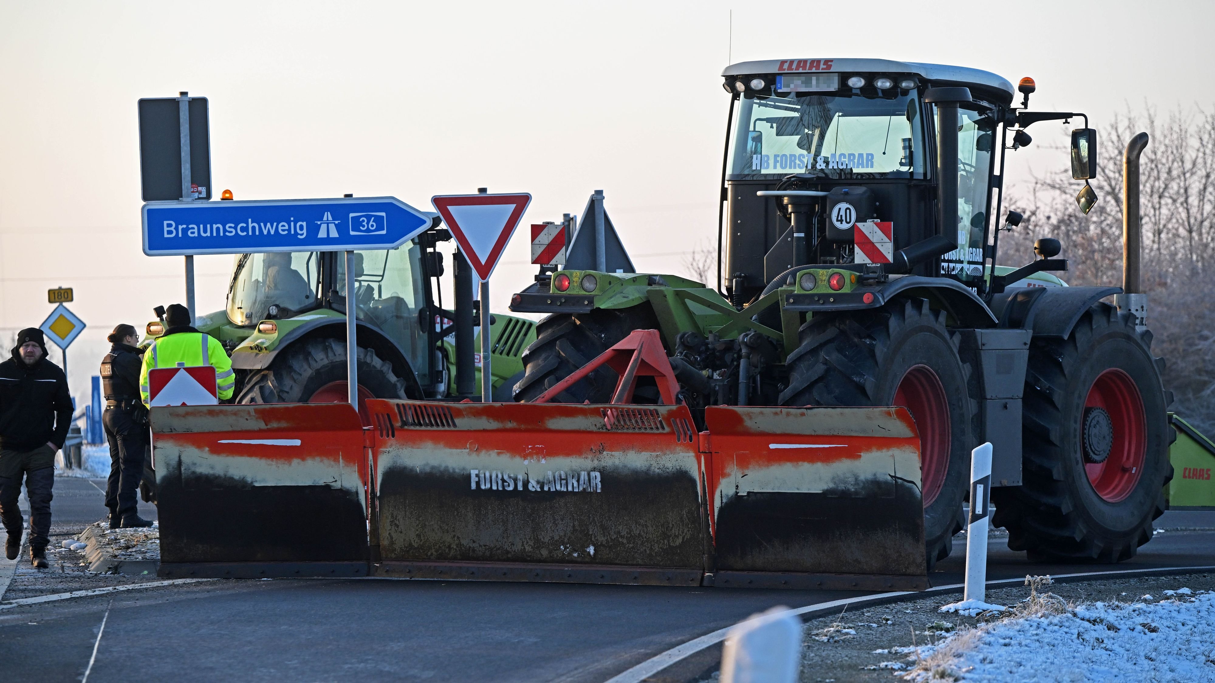 Bauernproteste: Blockaden An Autobahnauffahrten Der A36 Bei ...