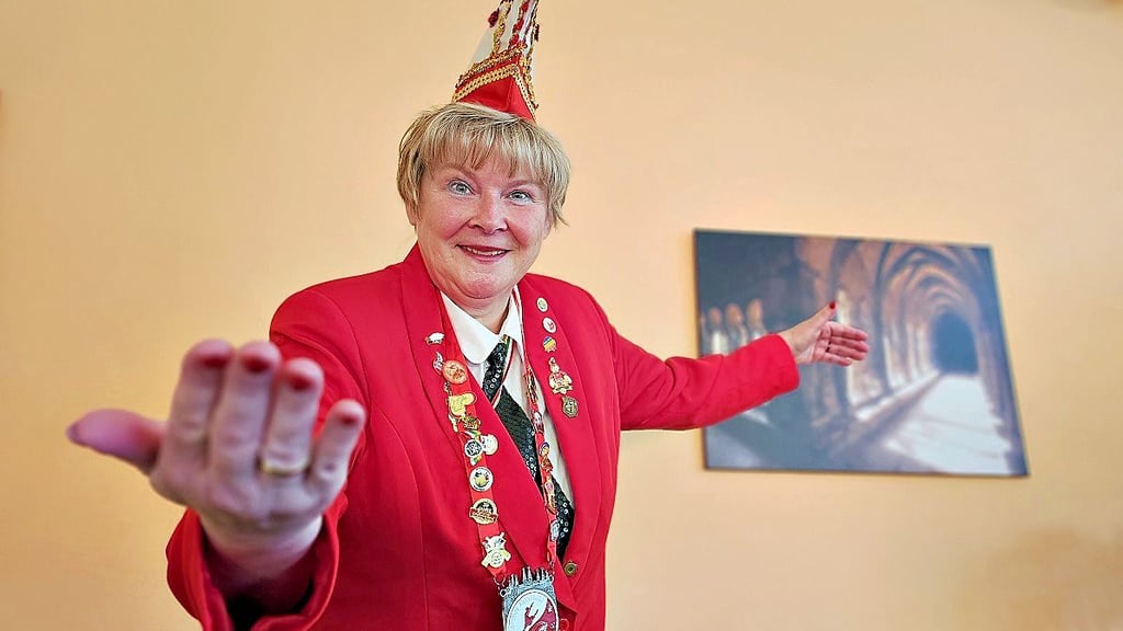 Karin Tänzer vom Königlichen Narrenverein Merseburg liebt den Karneval und lädt alle zum Saalekreisfasching ein.