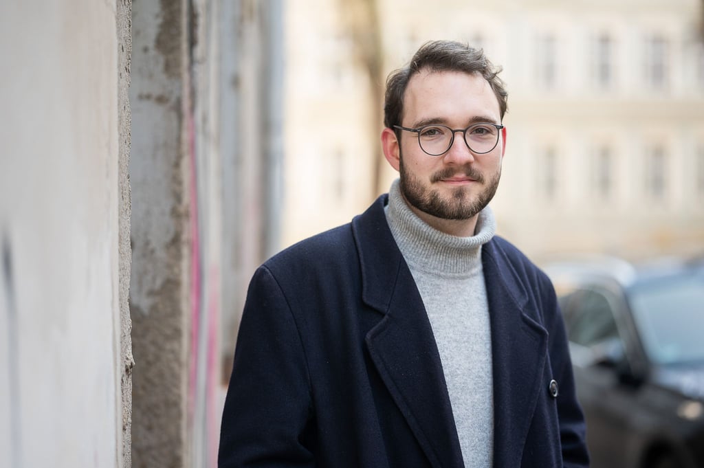 Autor Lukas Rietzschel steht in Görlitz.