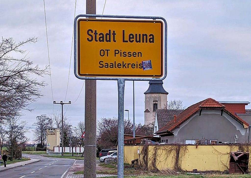 Ortseingangsschild von Pissen