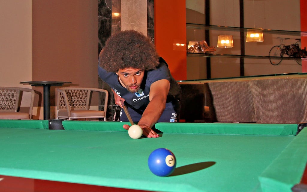 Fabisch zeichnet sich auf dem Rasen durch Präzision aus. Hier versucht er, diese Stärke auf Billard zu übertragen.