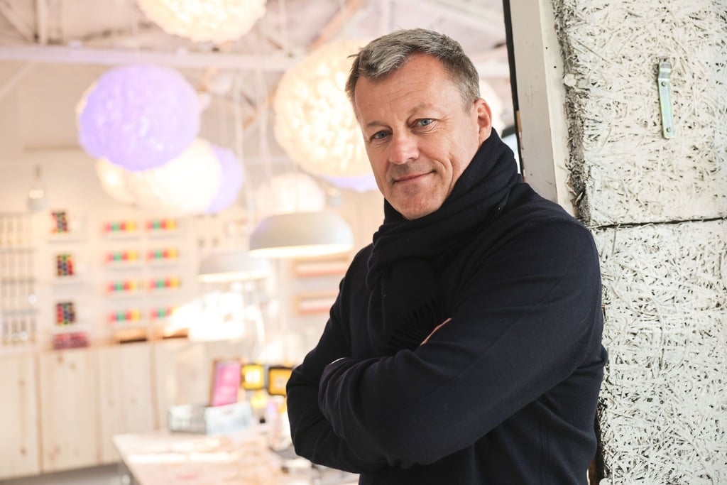 Ikea-Chef Jesper Brodin spricht über Preissenkungen beim schwedischen Möbelhaus.