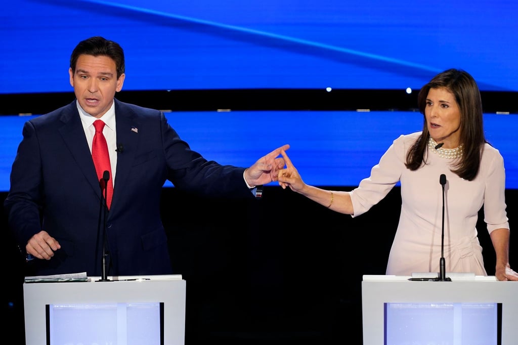 Zank und Streit auf der Bühne: Ron DeSantis und Nikki Haley bei der Debatte in Des Moines.