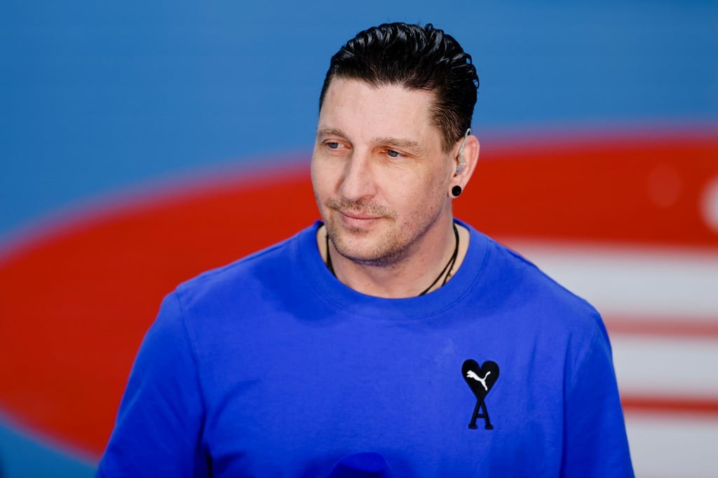 Stefan Kretzschmar, ehemaliger deutscher Handballspieler, lächelt bei einem Interview vor dem Spiel.