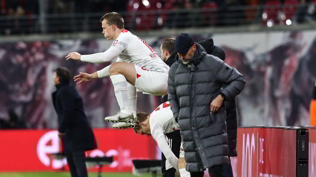 Lukas Klostermann hat bis 2028 verlängert, seinen RB-Trainer Marco Rose freut's.