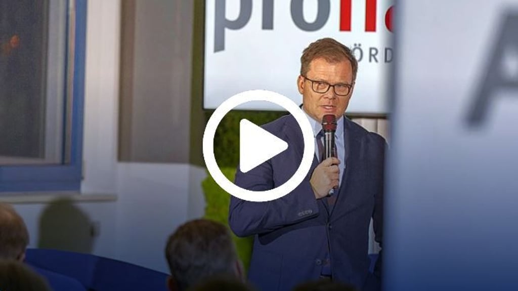 Der Ostbeauftragte der Bundesregierung, Carsten Schneider, will in Halle ein Zukunftszzentrum ohne "Chichi" und ohne ostdeutsche selbstgespräche. 