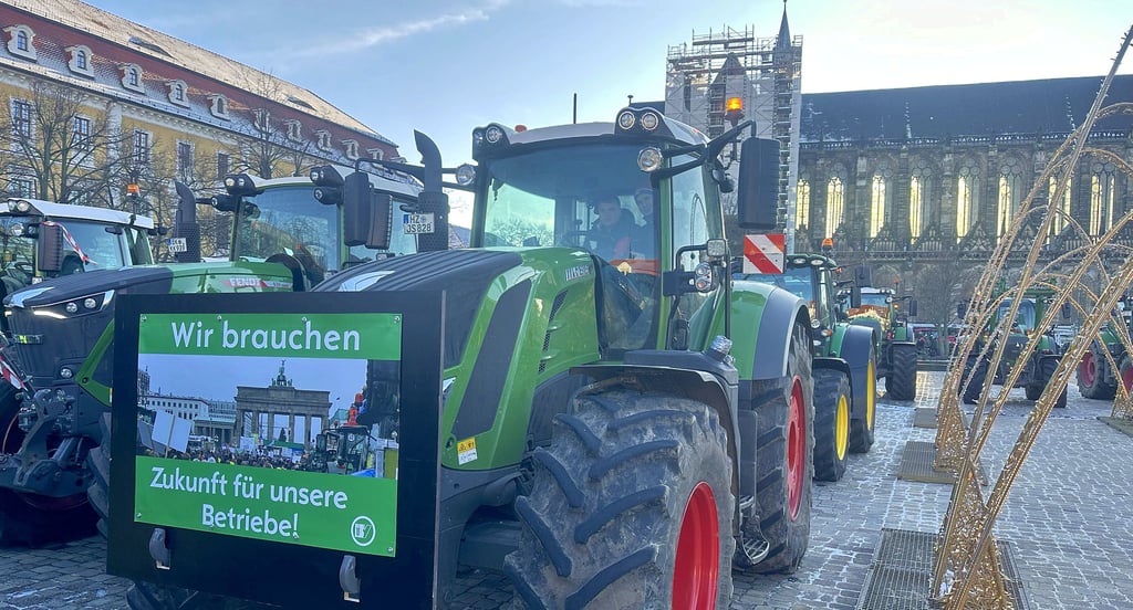 Wie viele andere Landwirte war auch Jan Schütt aus dem Huy bei der Demo in Magdeburg dabei.