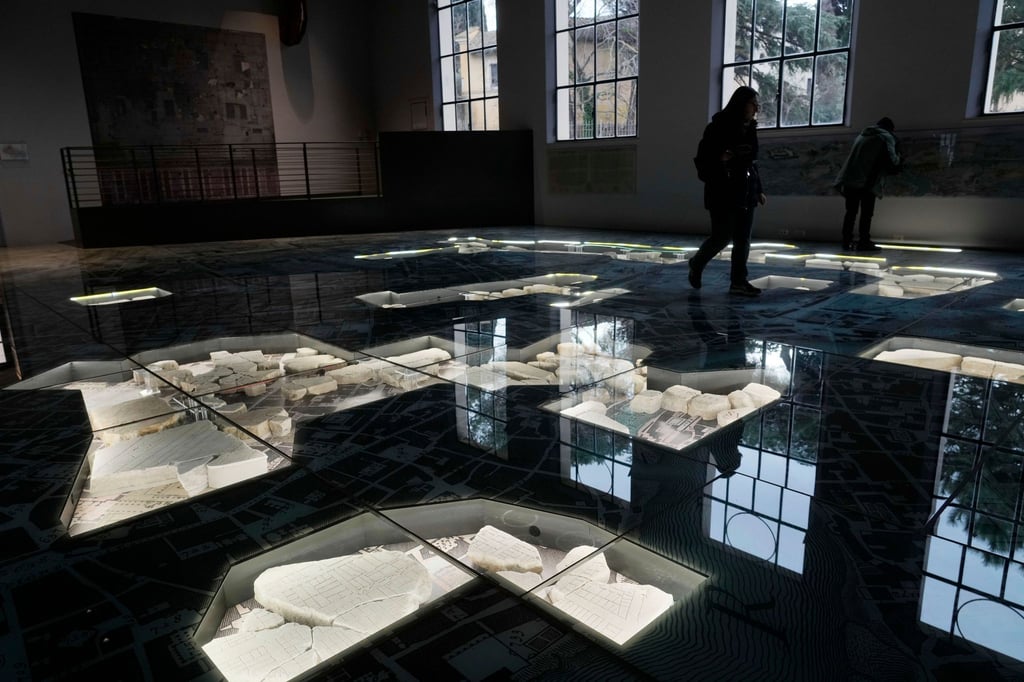 Die riesige Marmorkarte (Forma Urbis Romae) des antiken Roms im Archäologischen Park des Museums Monte Celio.