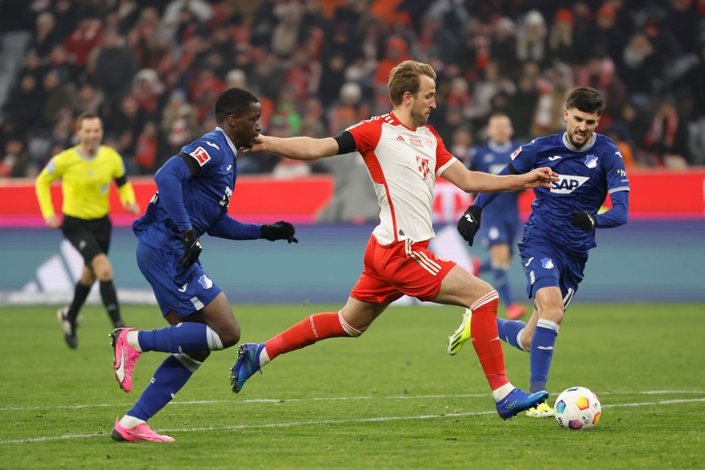 Bayerns Harry Kane (M) traf gegen Hoffenheim zum Endstand.