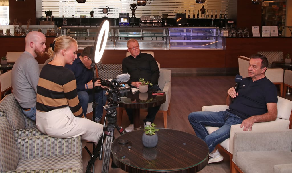 Im Teamhotel beantwortete Schork Fragen der mitgereisten Journalisten. Noch bis zum 1. Februar (18 Uhr) kann der Sportchef auf dem Transfermarkt tätig werden.