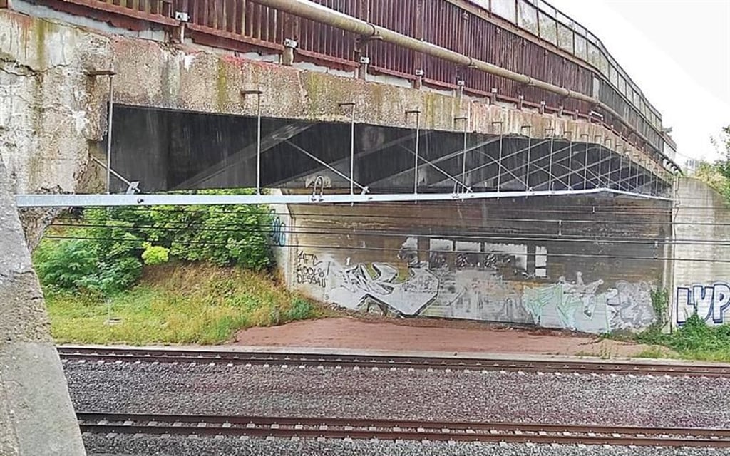 Die Zerbster Brücke in Roßlau wird neu gebaut und ist ab 22. Januar für einen Monat für den Verkehr voll gesperrt.