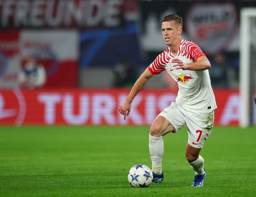 Leipzigs Spieler Dani Olmo am Ball.
