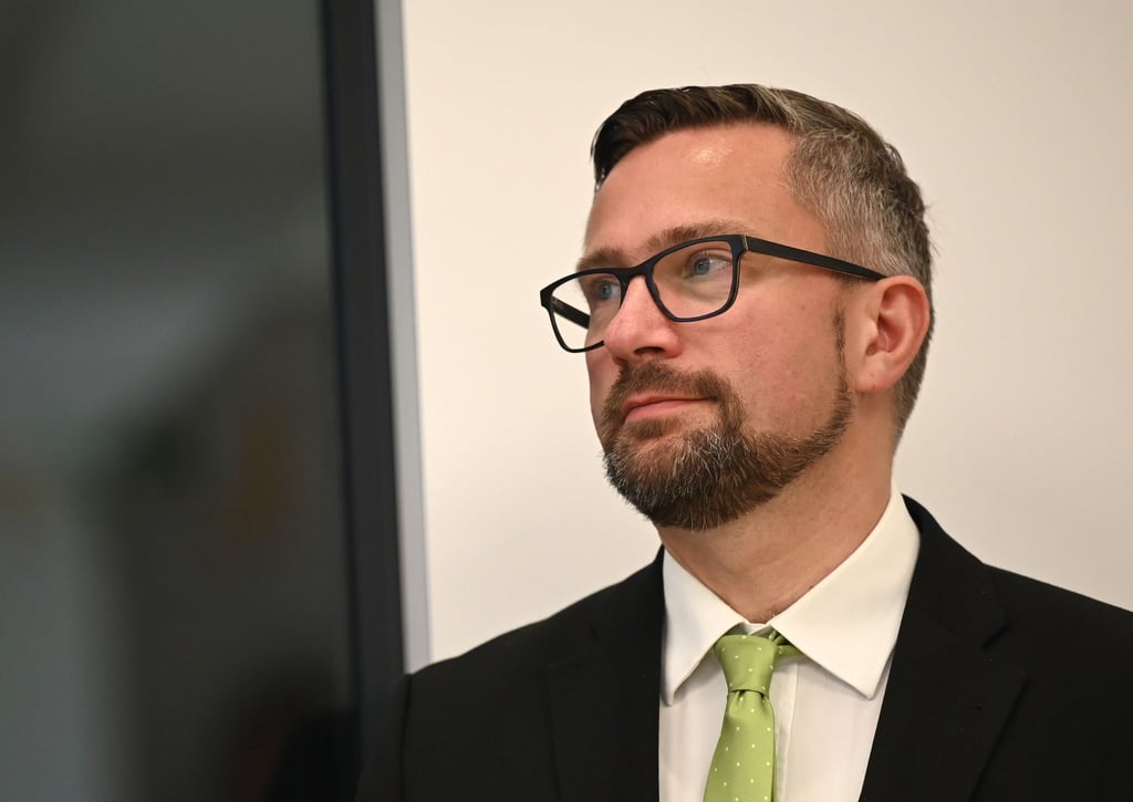 Martin Dulig (SPD), Wirtschaftsminister von Sachsen, im Heizkraftwerk Leipzig Süd.