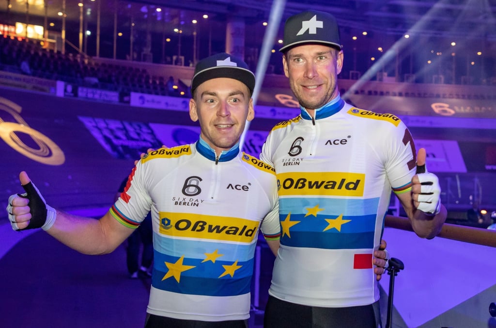 Roger Kluge (r) und Theo Reinhardt aus Deutschland reagieren auf ihren Erfolg.