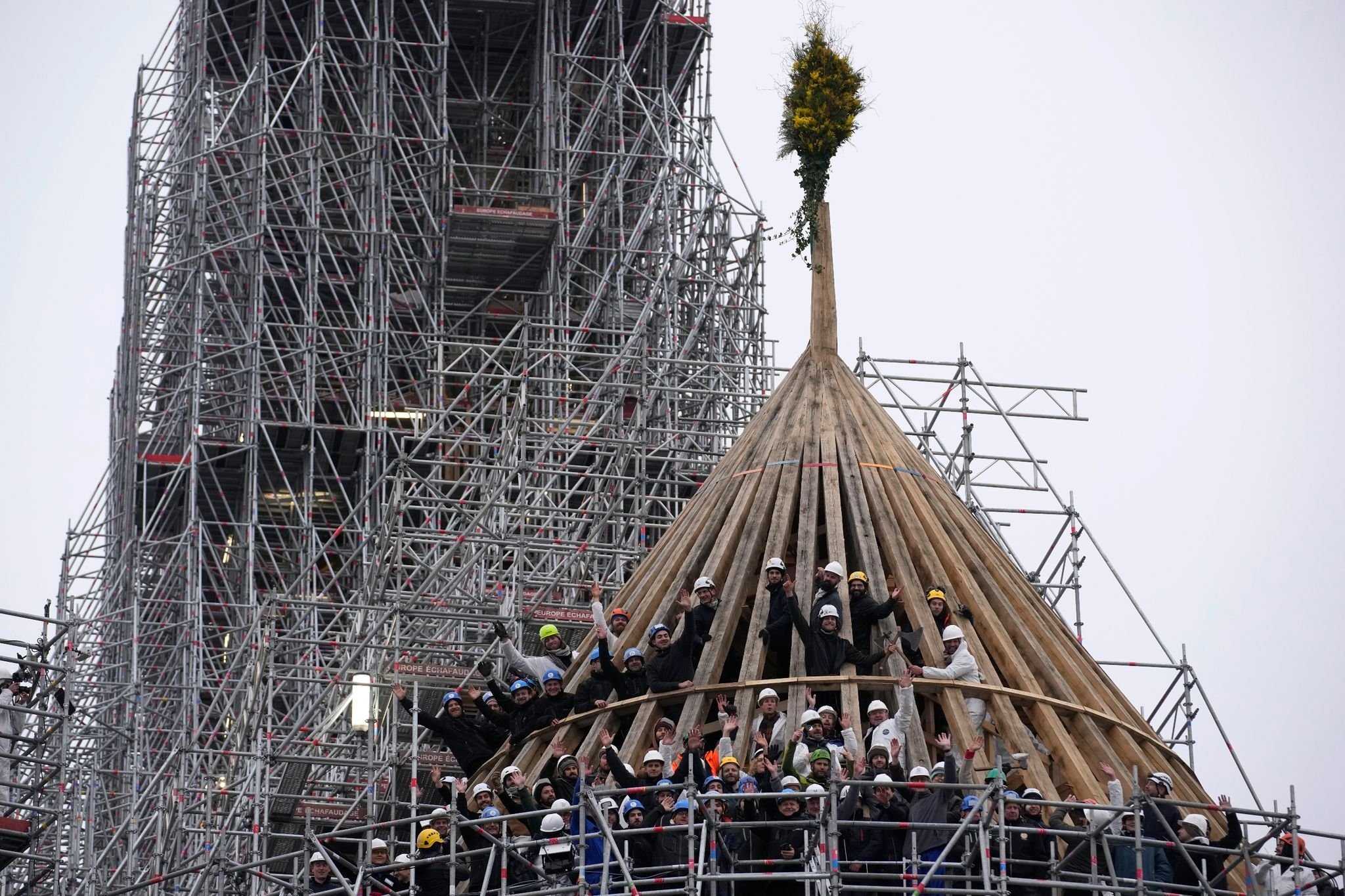 Sehenswürdigkeit: Wiederaufbau Von Notre-Dame In Paris