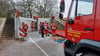 Kameraden der Feuerwehr haben am Sonnabend die Deichscharte am Schwedenwall zurückgebaut.