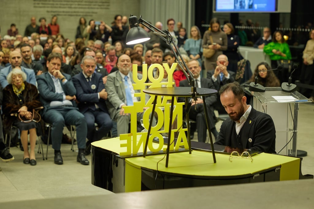 Der Pianist Igor Levit spielt auf dem „Gelben Piano“.