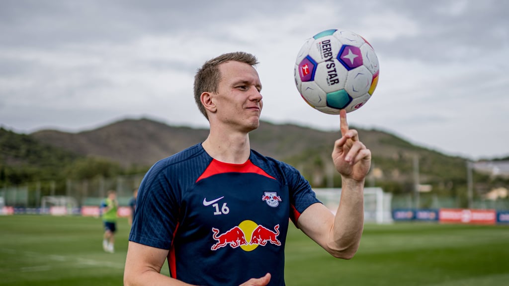 „Natürlich ist das ein Ziel von mir, im Sommer mit dabei zu sein”: Lukas Klostermann träumt noch von der EM-Teilnahme.