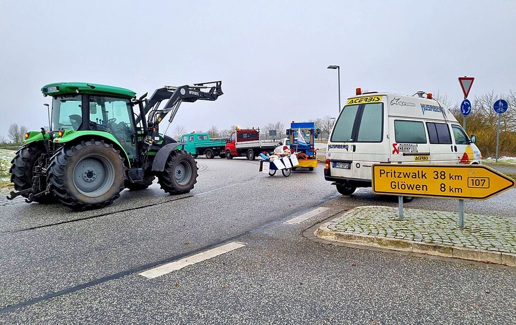 In Richtung Havelberg ging am Freitagnachmittag am nördlichen Kreisel der Stadt aufgrund einer Sperrung so gut wie nichts mehr.