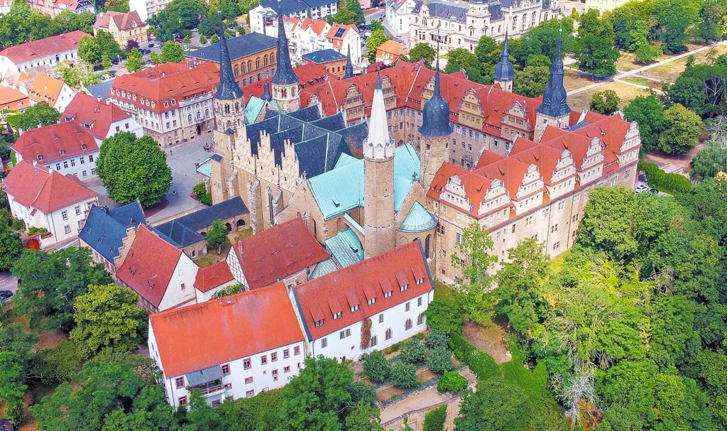 Das Schloss in Merseburg, Sitz der Kreisverwaltung, soll an das Fernwärmenetz angeschlossen werden.