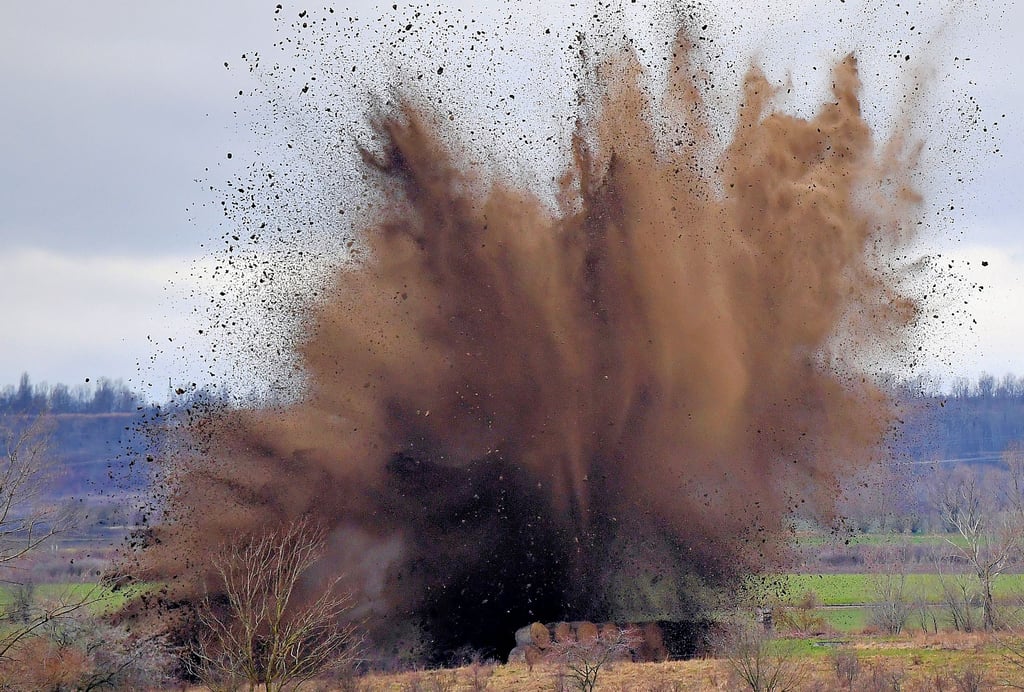 Ein Bild von einer kontrollierten Sprengung. Die meiste Fundmunition wird im Zerlegebetrieb in der Altmark unschädlich gemacht. Im vergangenen Jahr wurden dort 51,5 Tonnen vernichtet. 667 Tonnen warten noch darauf.
