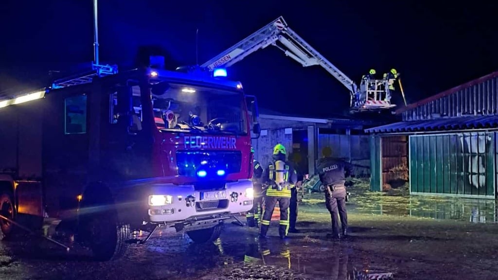 Buschkuhnsdorf: Einsatz der Feuerwehr beim Brand am 13. Januar auf dem Gelände der Agrargenossenschaft Holzdorf.
