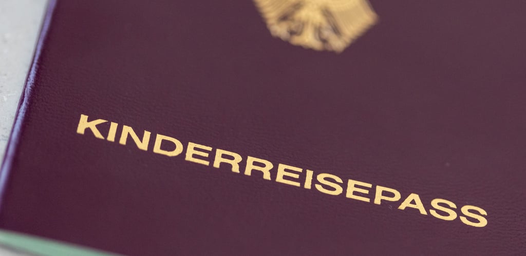 Kinderreisepässe sind nur noch ein Jahr gültig. Viele müssen diese deshalb vor dem Urlaub verlängern.