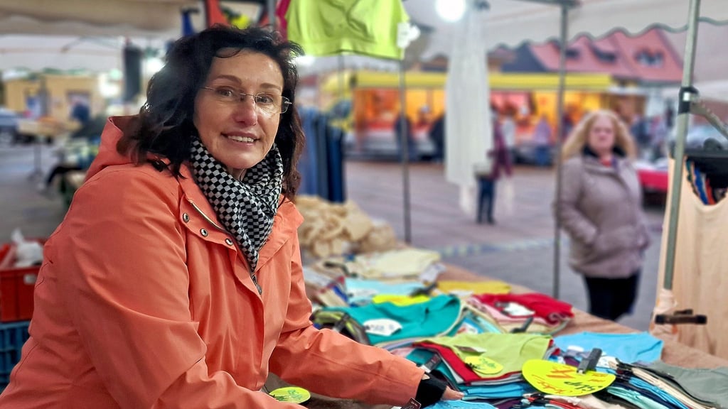 Marktmeisterin Gabriele Ebeling hat den Wirtschaftspreis der Stadt Aschersleben bekommen.