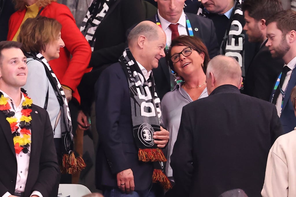Bundeskanzler Olaf Scholz war bei der Handball-EM in Berlin zu Gast.